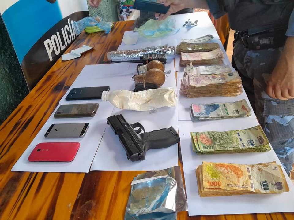 Agentes antinarcóticos irrumpieron en un búnker narco de Puerto Iguazú: incautaron pedra, cocaína y marihuana