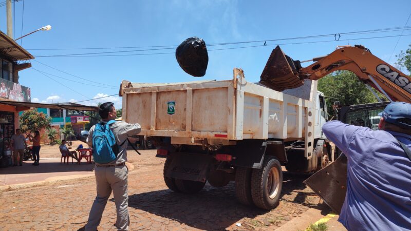 En lo que va del año han retirado casi 30 cargas de cacharros de los barrios de Iguazú