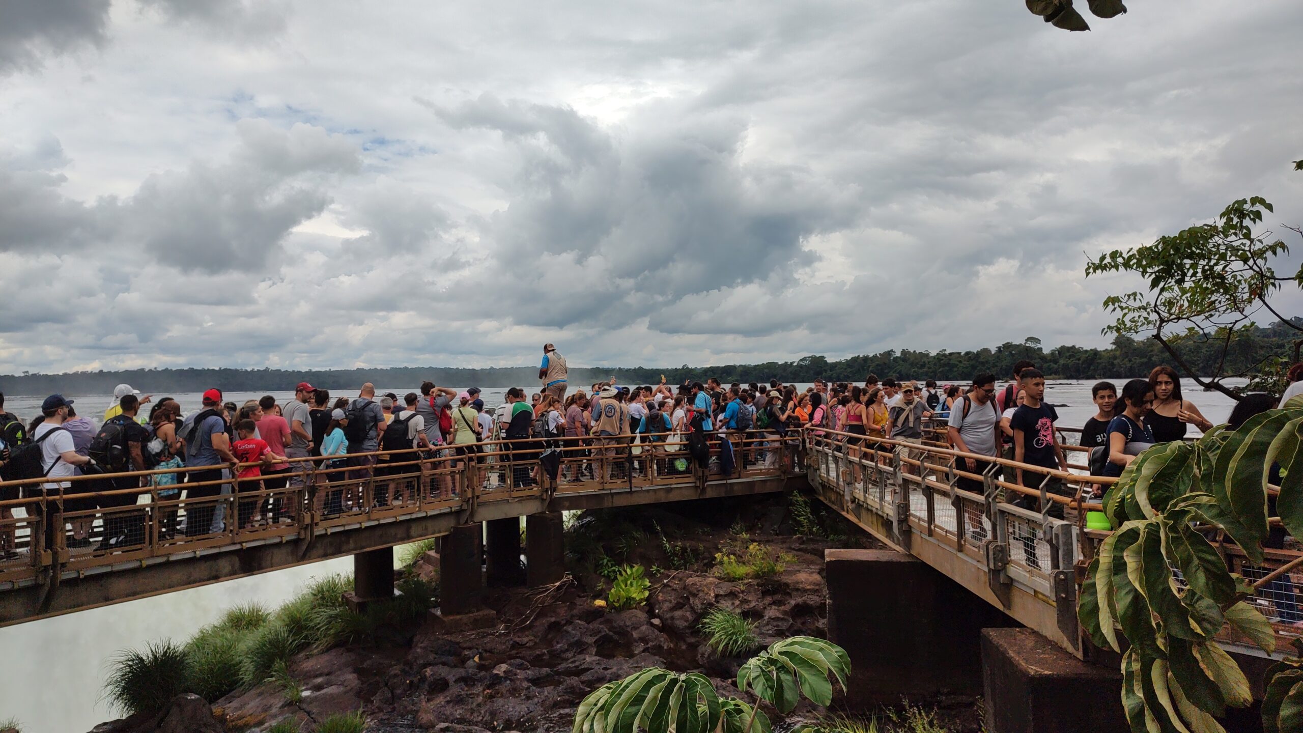 Durante los primeros días de Semana Santa ingresaron más de 13 mil turistas a Cataratas