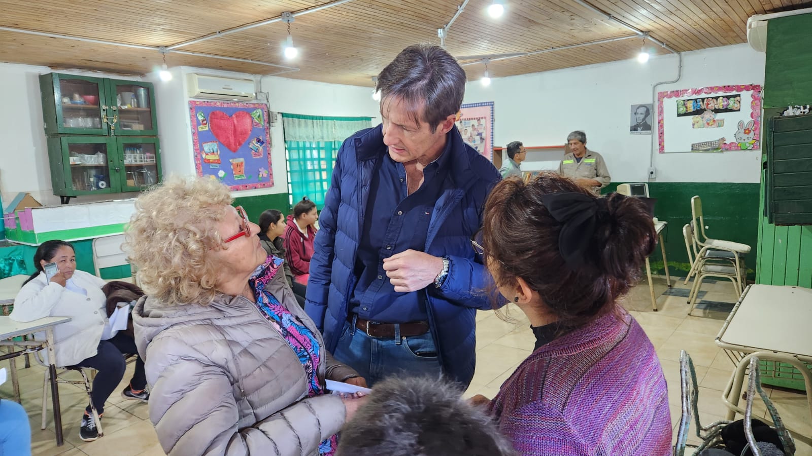Vecinos del barrio Sesquicentenario recibieron asistencia de IPLyC Social Presente