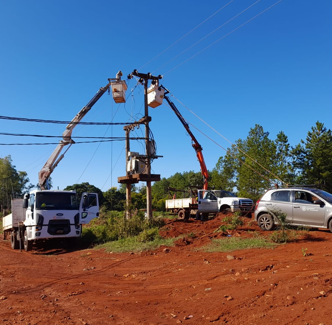 San Javier: mejoraron la red eléctrica con instalación de nuevas luminarias