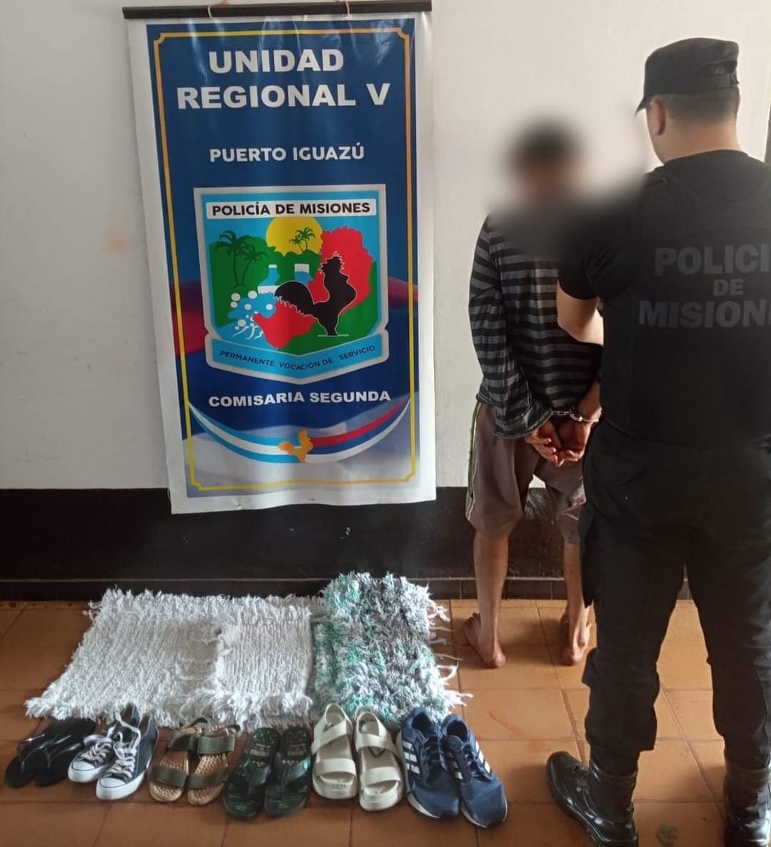 La Policía detuvo a un hombre que llevaba elementos de dudosa procedencia