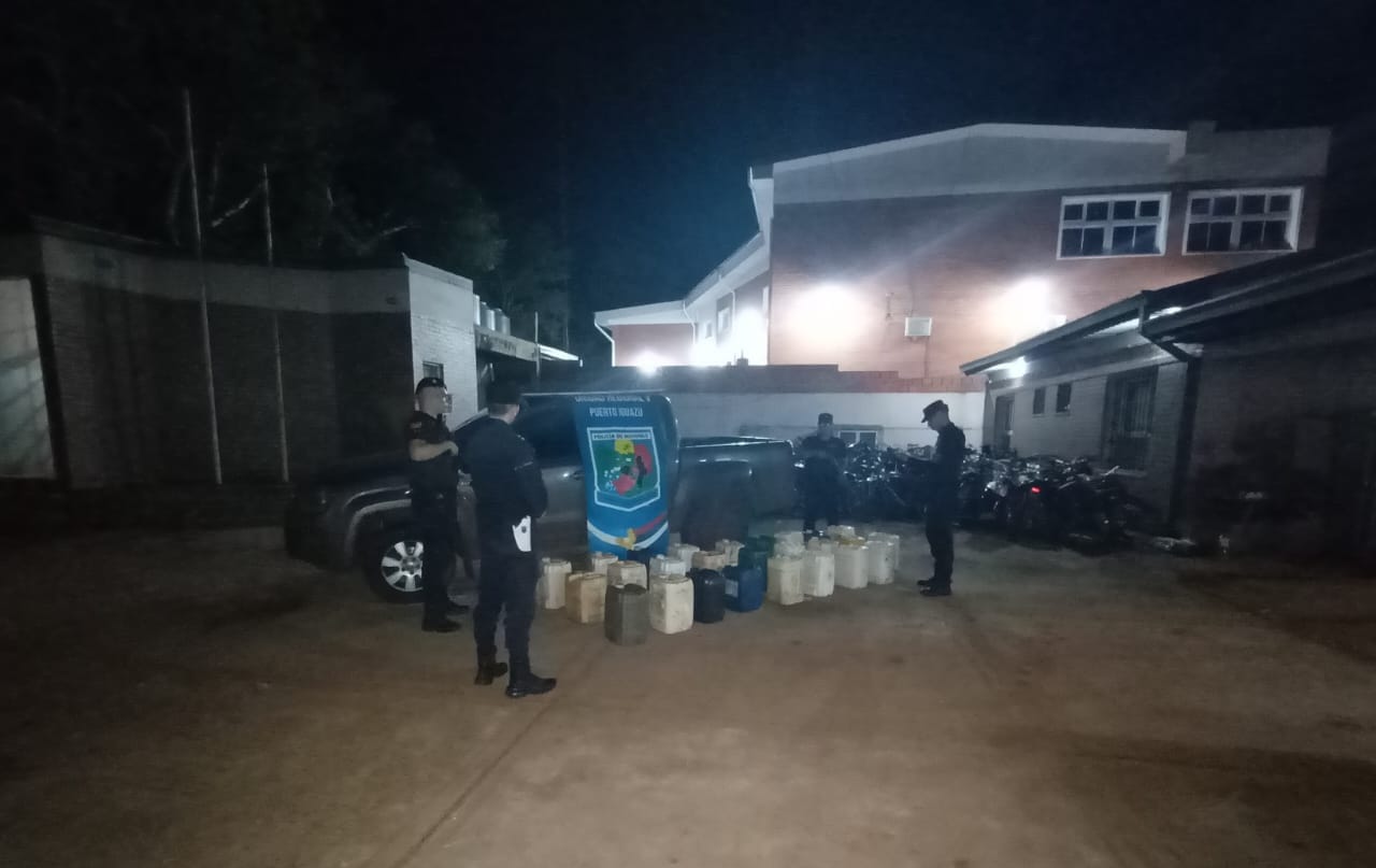 Abandonaron una camioneta robada en Buenos Aires cargada con 26 bidones para combustible