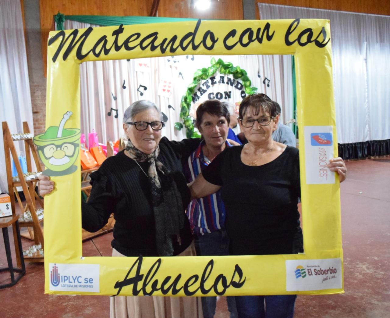 Tarde de festejos en El Soberbio con la llegada de “Mateando con los Abuelos”