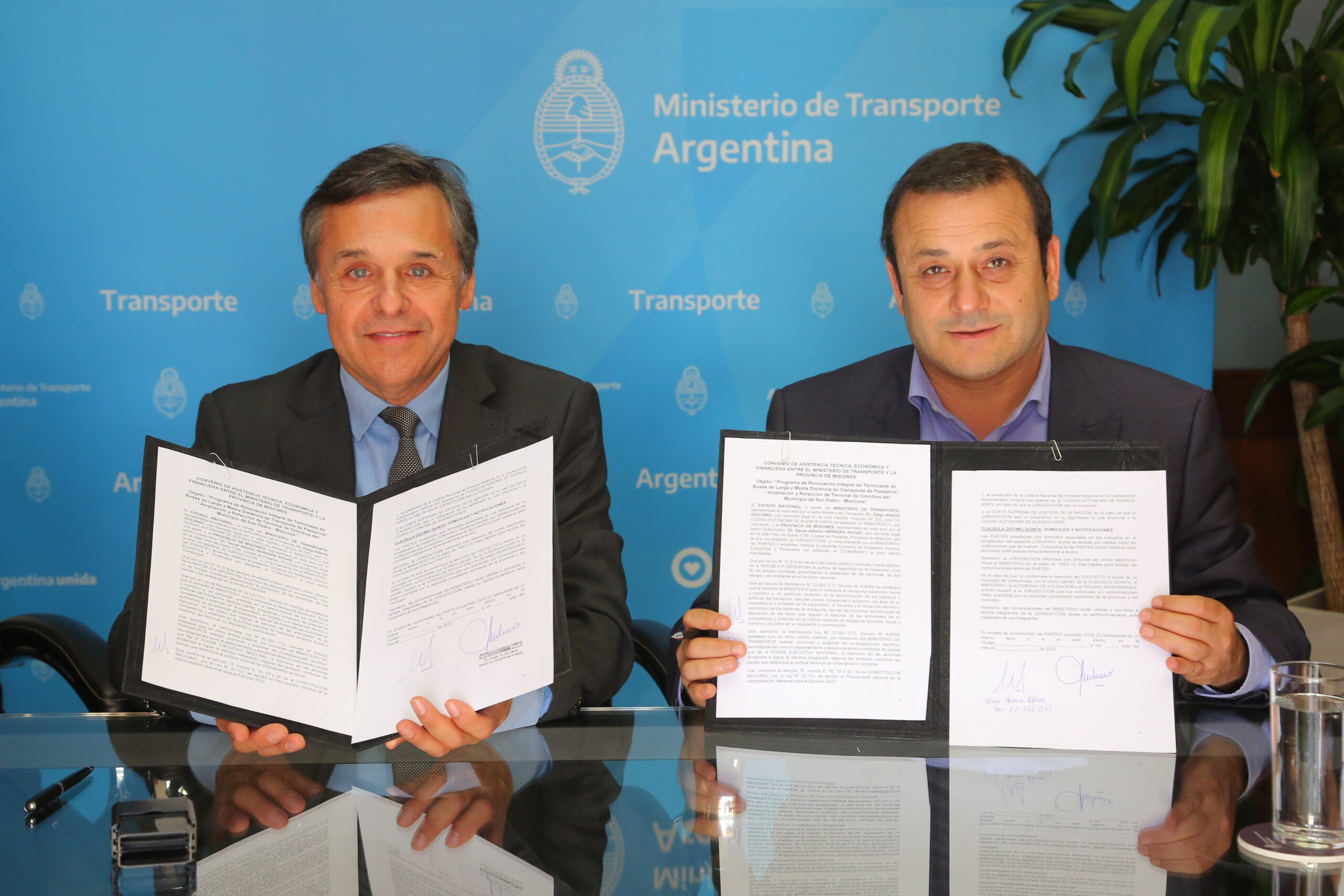 Firmaron un acuerdo para la refacción de la terminal de ómnibus de San Pedro  