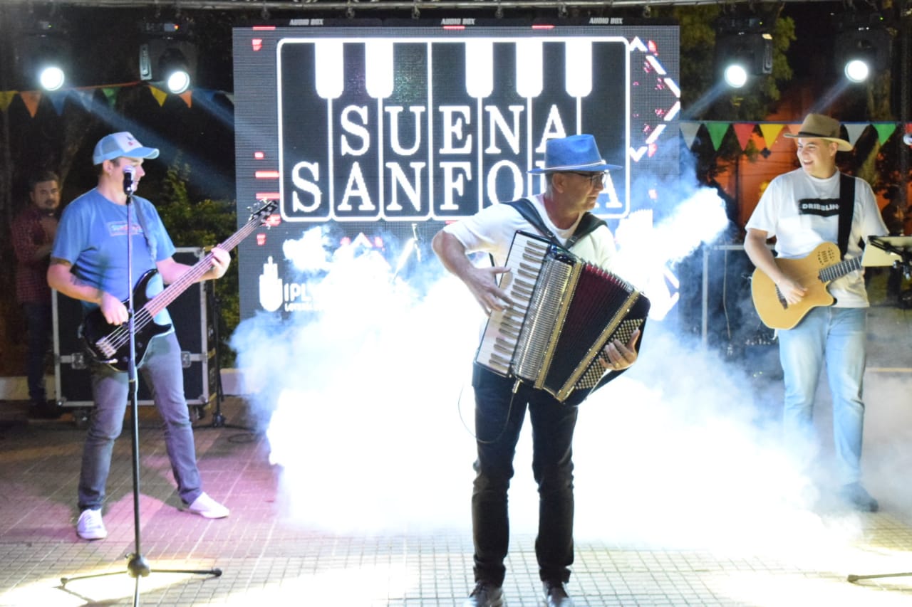 “Baile de mi tierra” estuvo en San Javier en el Día de la Patria
