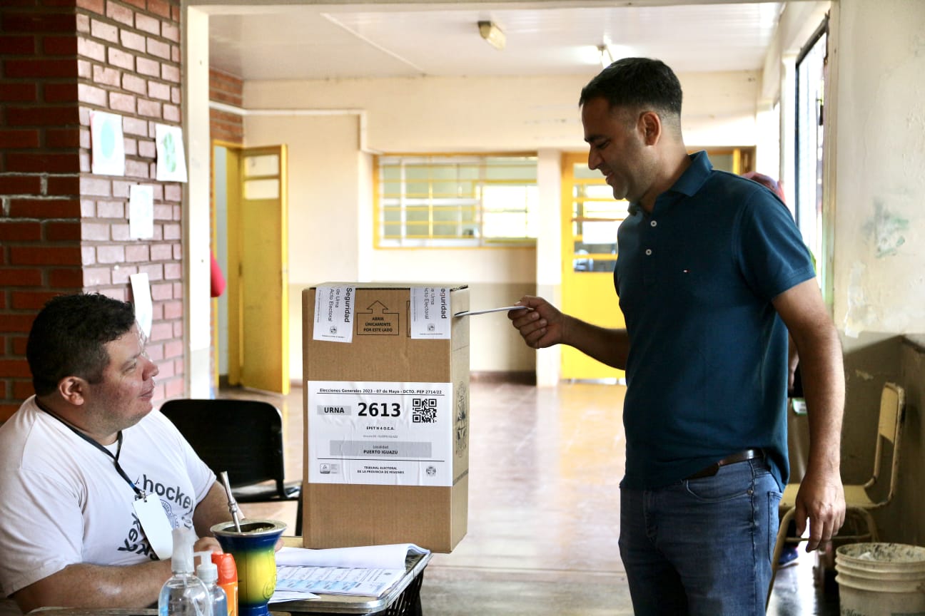 El concejal y candidato a intendente de Iguazú Javier Bareiro emitió su voto