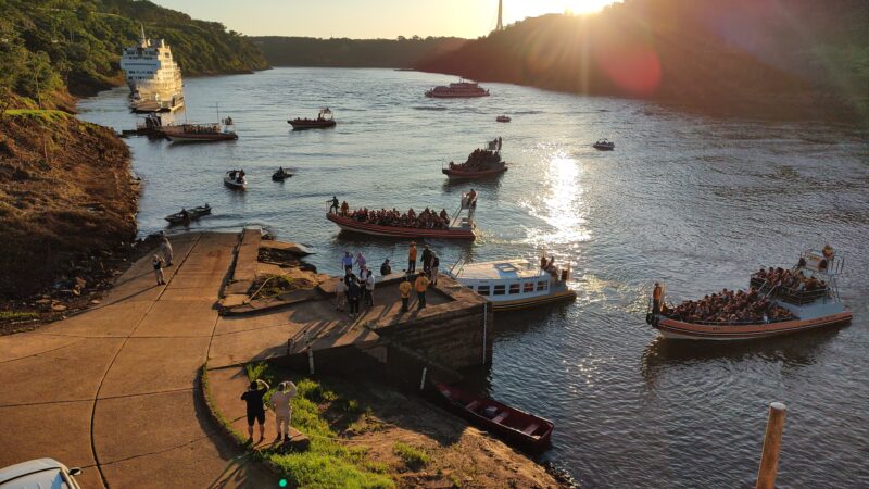 Se realizó la primera peregrinación náutica de la virgen Santa Maria del Yguazú
