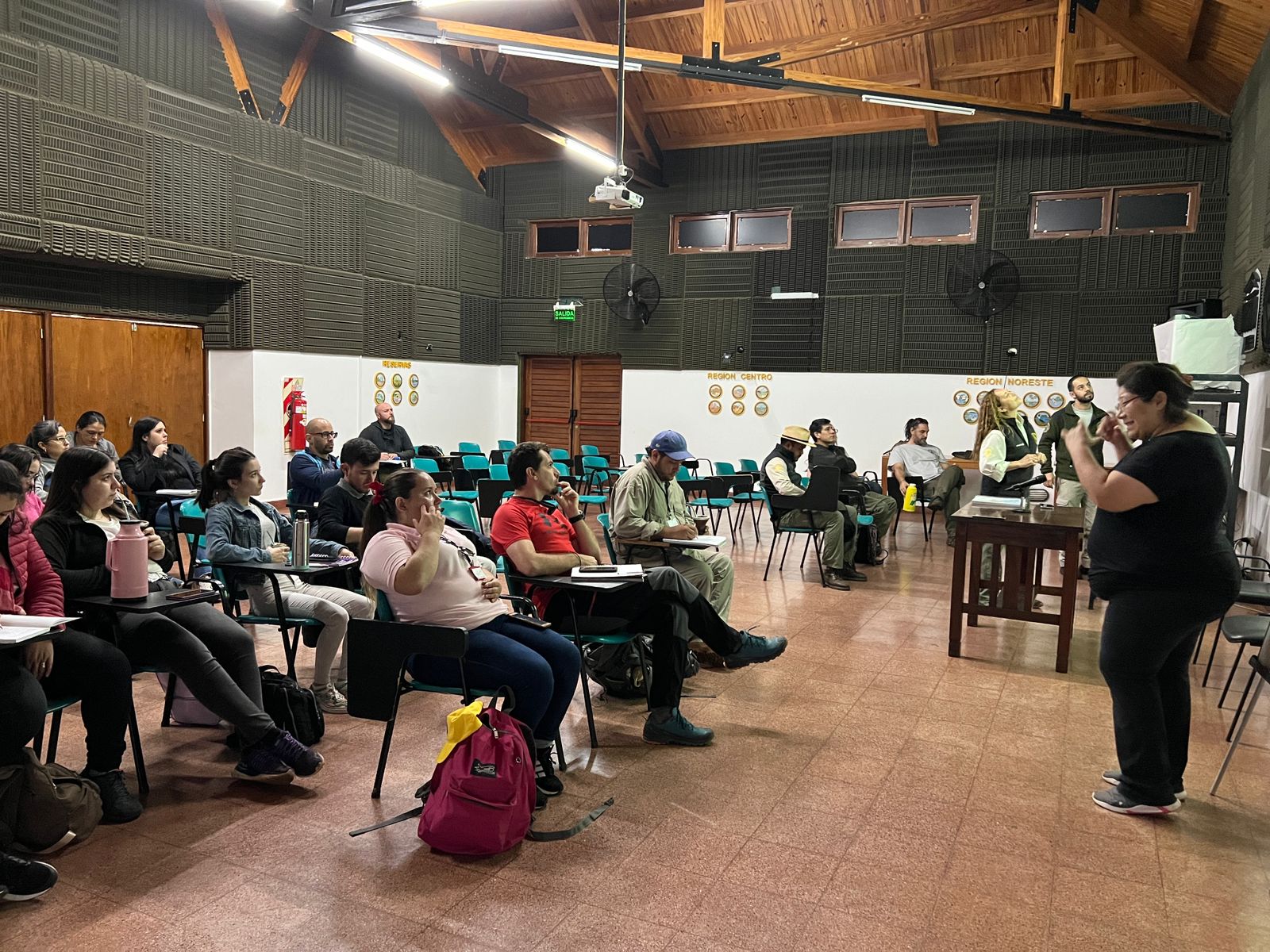 Se dictó una charla para estudiantes de guía de turismo del ITEC en el Centro de Visitantes del Parque Nacional Iguazú