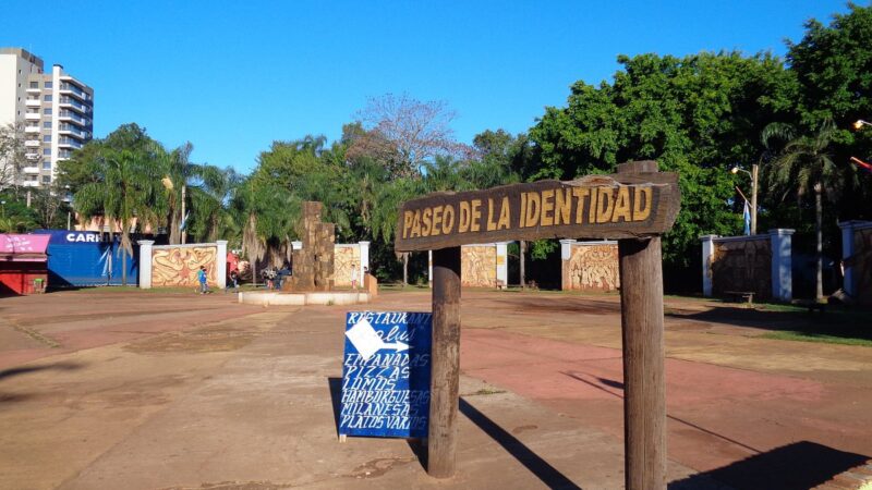 ¿Dónde están los murales de la Plaza de la identidad?