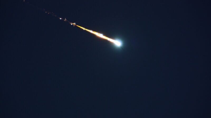 Avistaron un misterioso objeto luminoso que surcó el cielo en las tres fronteras