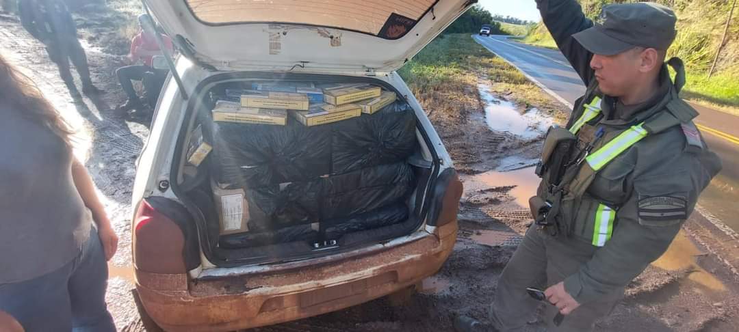 Intentó evadir un control, pero fue detenido con mas de 10 mil paquetes de Cigarrillos