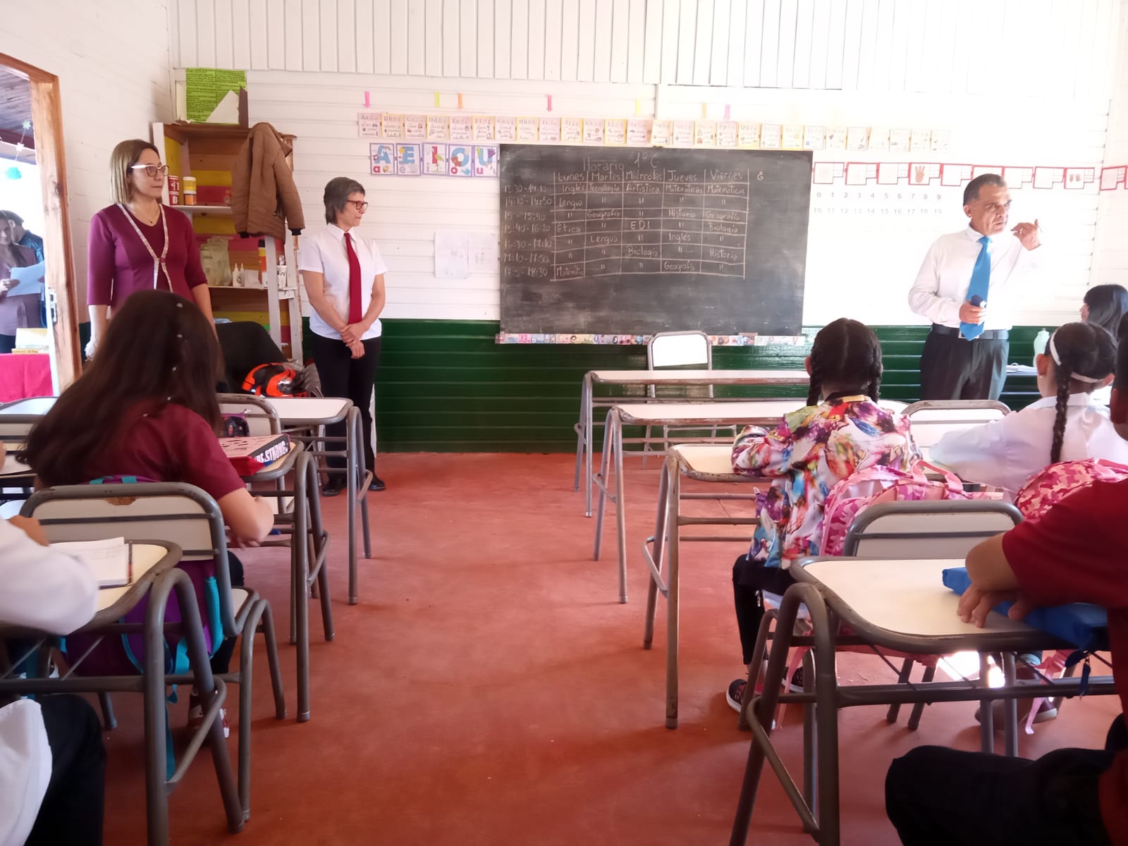 Con un aula satélite buscan que los niños del Bº Altos del Paraná continúen sus estudios secundarios