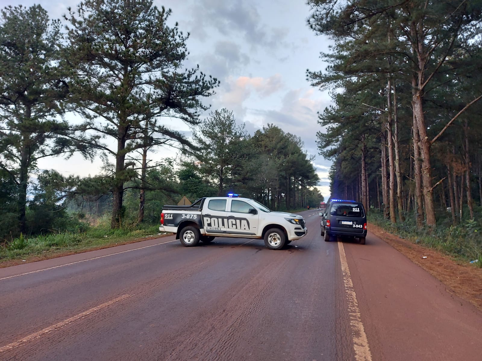 Investigan la muerte de un hombre hallado tendido sobre la Ruta 12
