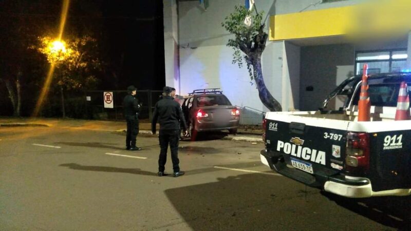 Iguazú: Conductor alcoholizado chocó contra un muro y fue detenido