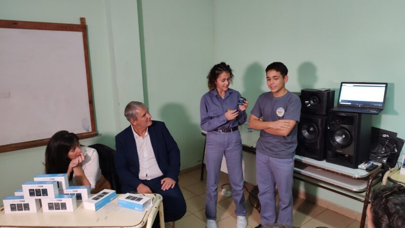 En Iguazú se entregaron las primeras 100 placas educativas del Plan Federal de robótica
