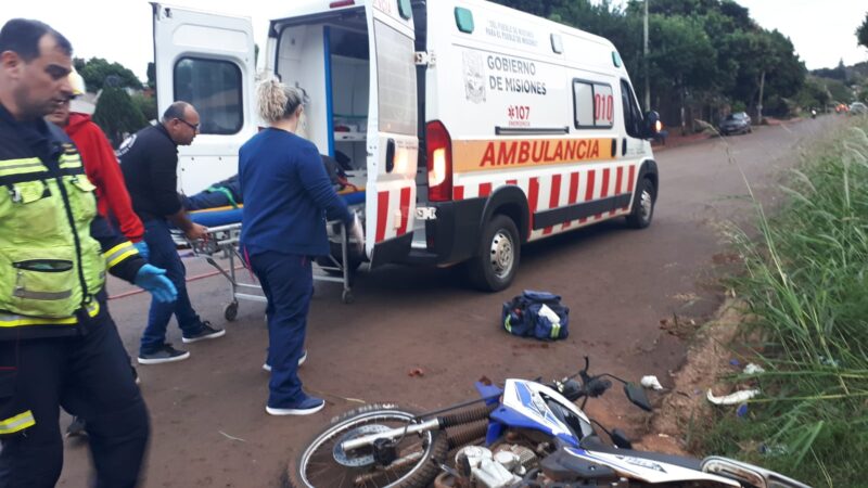 Iguazú: Motociclista se quedó sin freno y chocó contra un muro