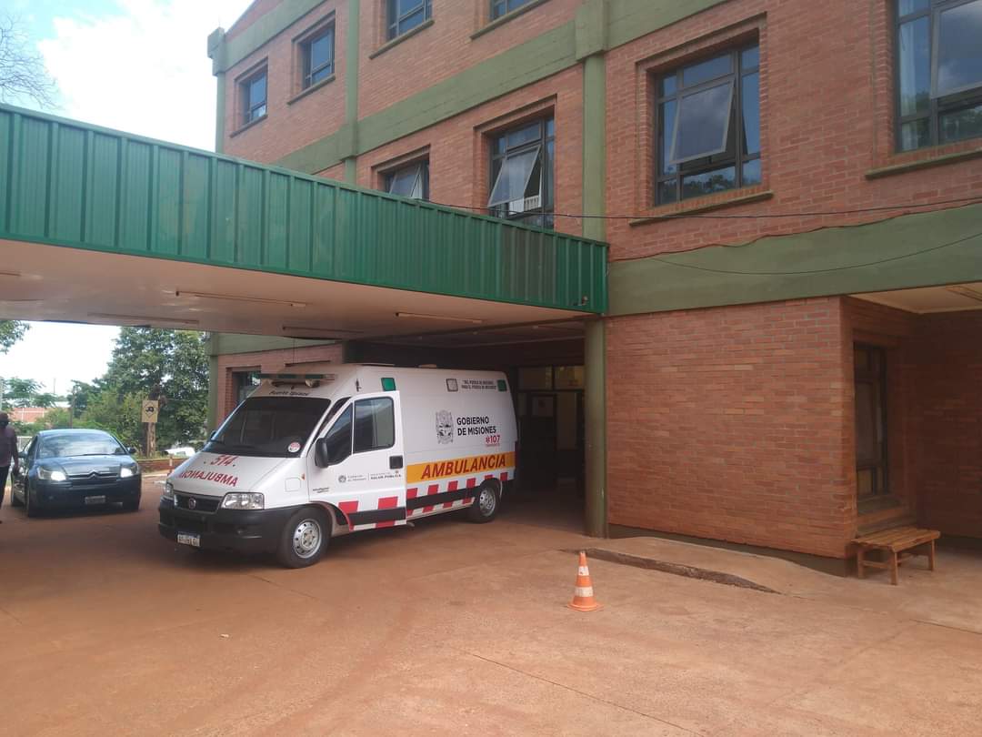 Iguazú: Operario al borde de la muerte tras caer del techo de un galpón