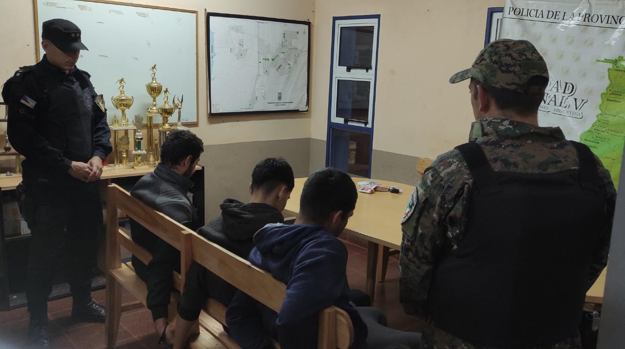 Banda narcocriminal de paraguayos simuló  un control policial, robaron a un camionero y capturada por la Policía cuando intentaba huir por el río