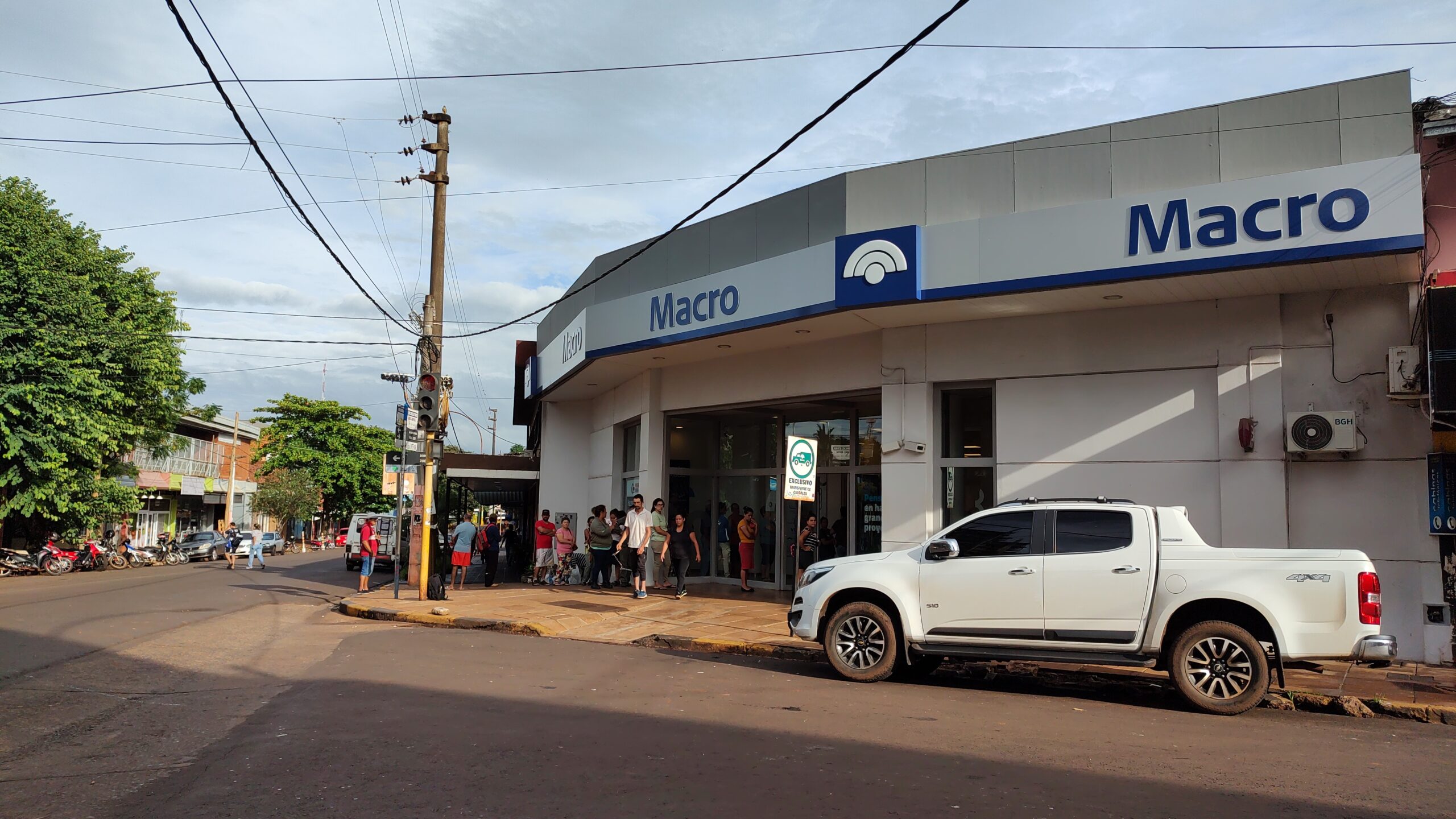 Banco Macro anuncia la compra de banco Itaú Argentina