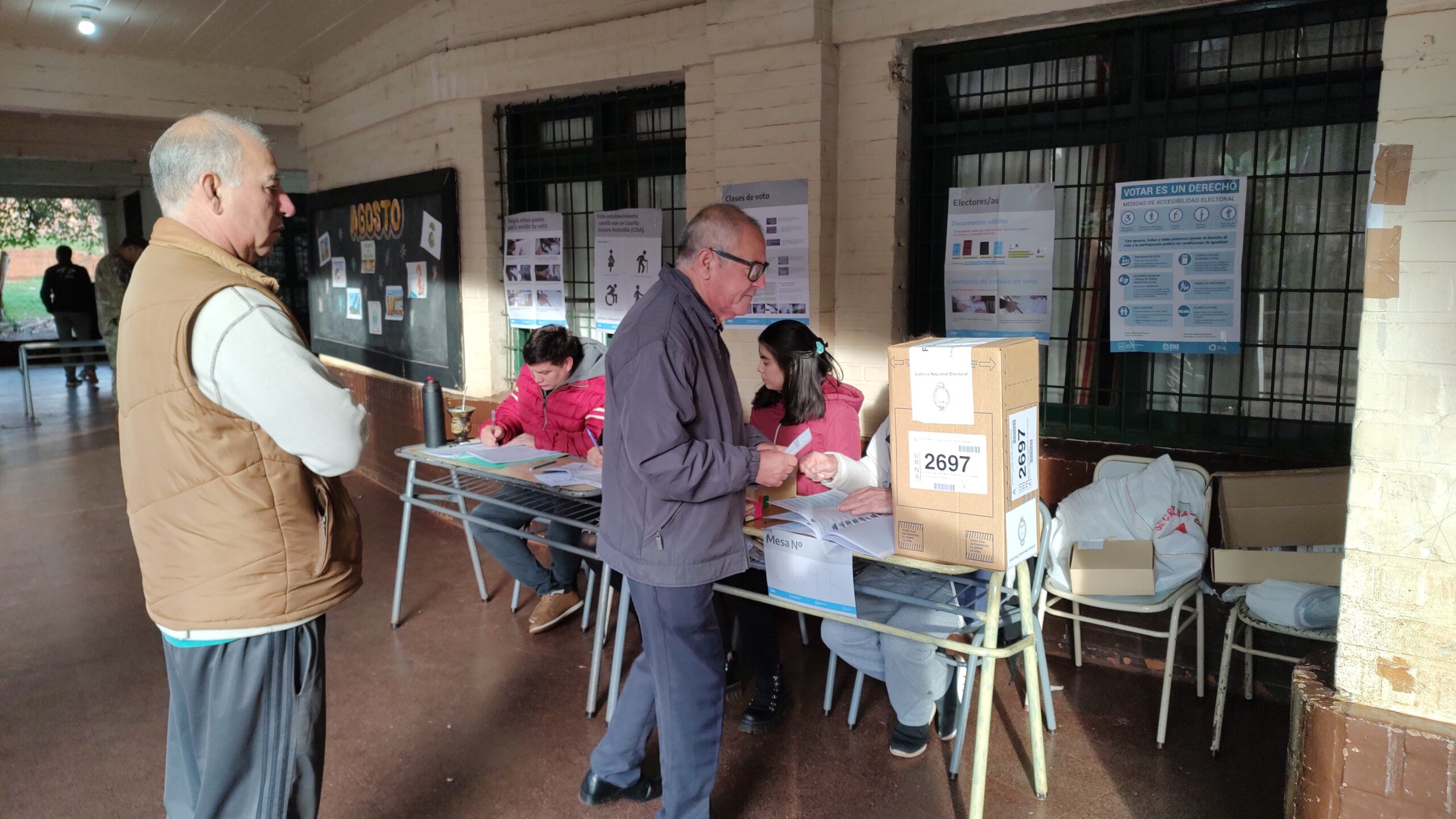 Iguazú: comenzaron los comicios de forma normal con afluencia de personas mayores a votar temprano