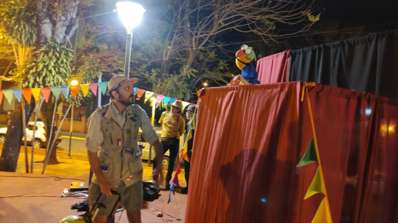 Iguazú: La magia titiritera invadió la plaza San Martín con la apertura de Tata Vera