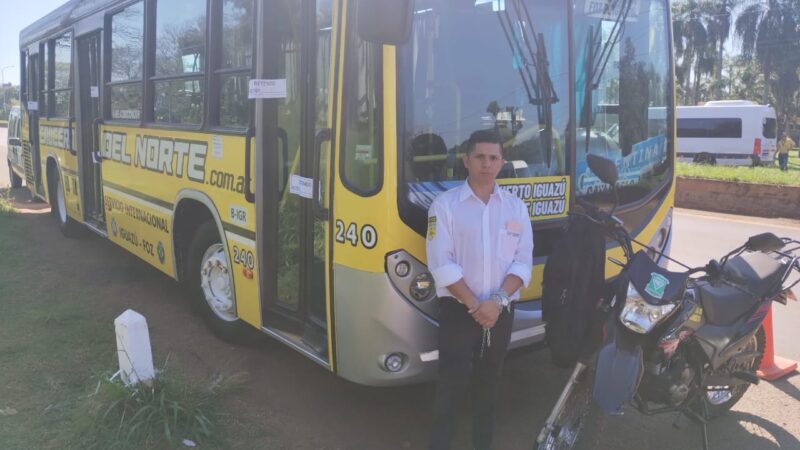 Retuvieron al móvil de Crucero del Norte y el chofer se encadenó en forma de protesta