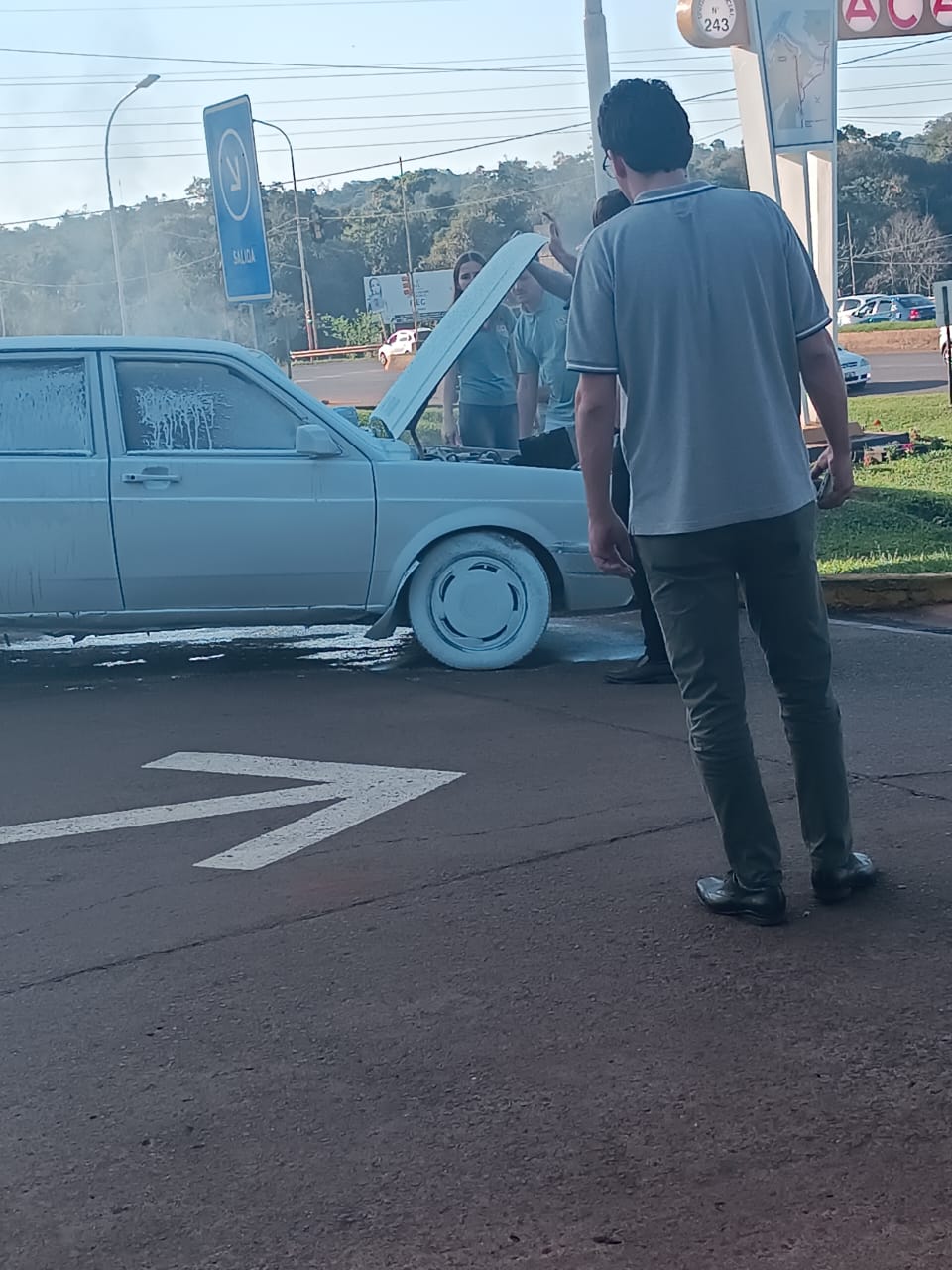 Se incendio un vehículo en una estación de servicio en Iguazú
