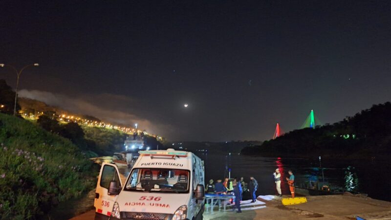 Rescataron a una pareja que se accidento en una bajada en la costa del rio Paraná