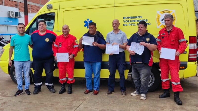 Reconocieron a los bomberos que realizaron el rescate en Cataratas hace 25 años