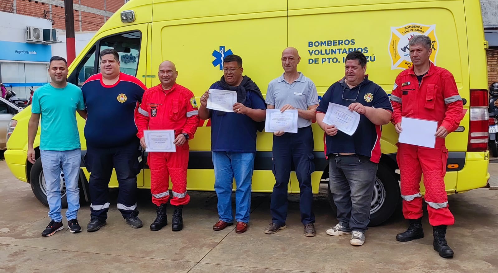 Reconocieron a los bomberos que realizaron el rescate en Cataratas hace 25 años