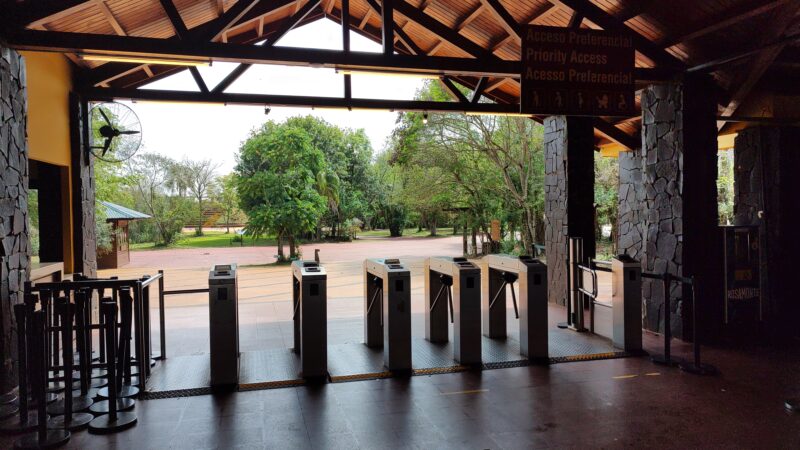 Operadores turísticos preocupados por el cierre del Parque Nacional Iguazú en apoyo a los Guardaparques procesados
