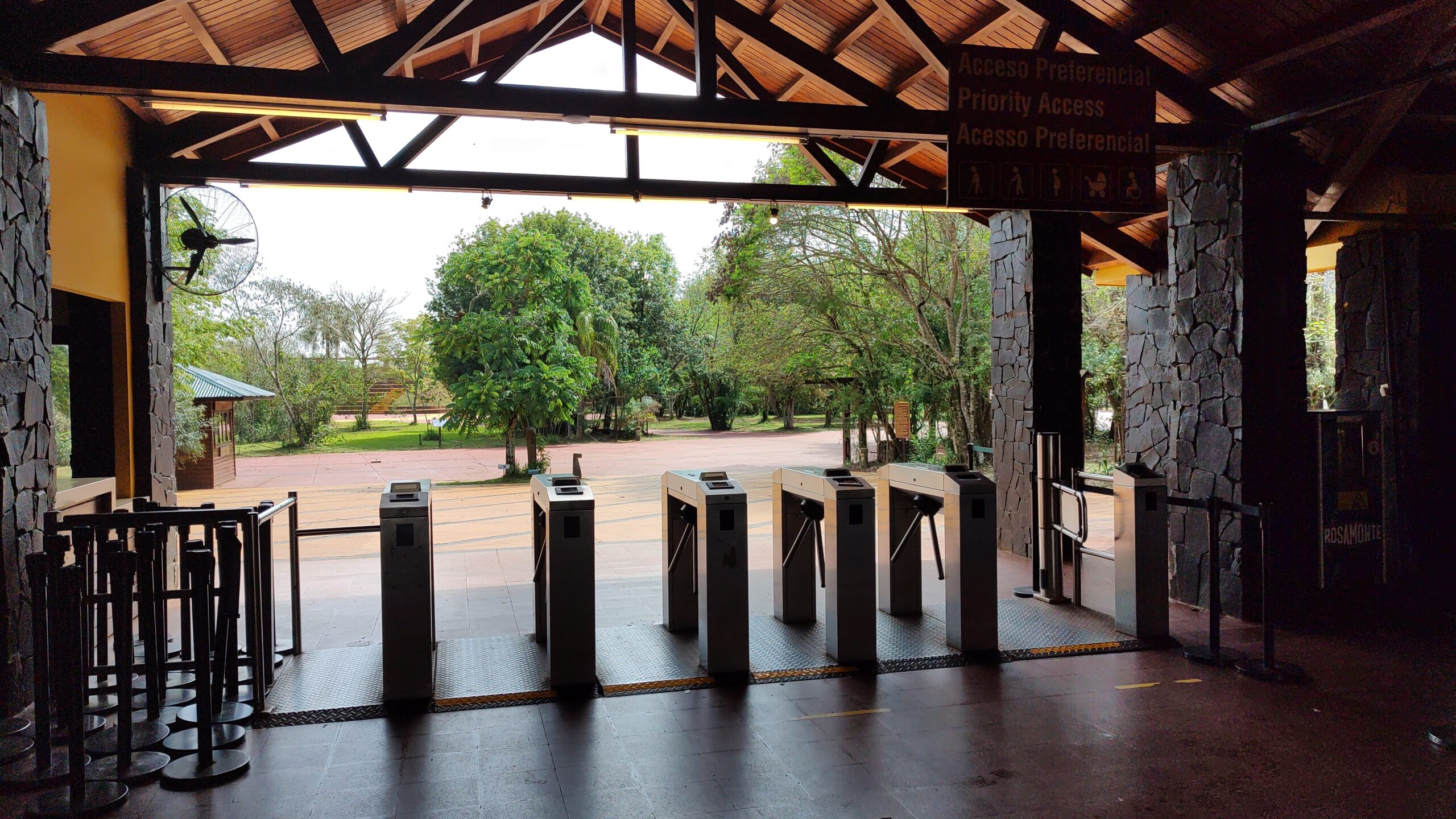 Operadores turísticos preocupados por el cierre del Parque Nacional Iguazú en apoyo a los Guardaparques procesados