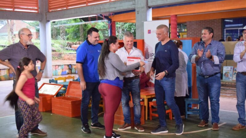 Entregaron mobiliario a escuelas de Puerto Rico