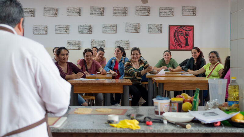 Tras las consultas de los padres sobre nutrición el Taller de cocina Doña Tata dictó una clase saludable