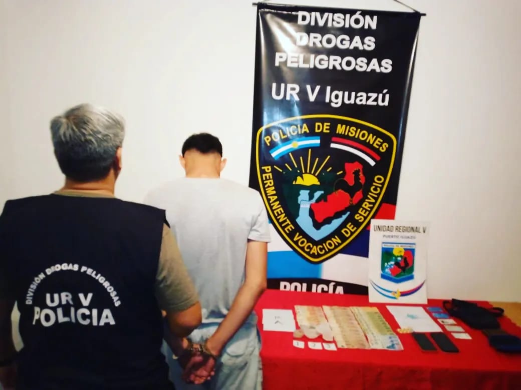 Infraganti: vendía droga en la calle y fue capturado por la Policía