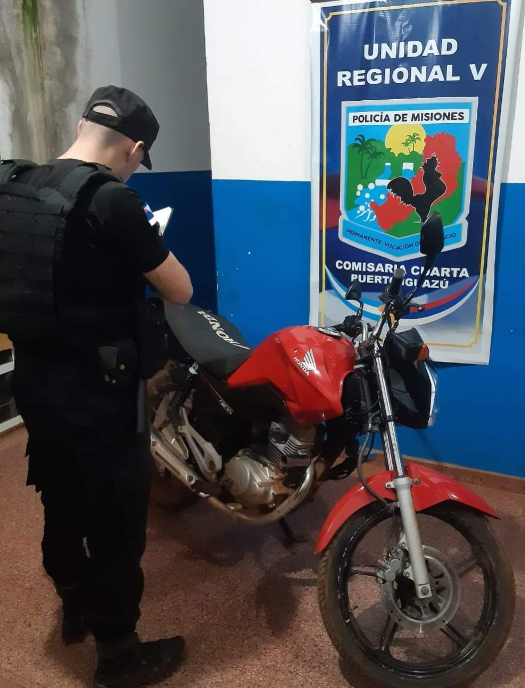 En distintos procedimientos la Policía detuvo a dos jóvenes recuperó una motocicleta y otros objetos robados