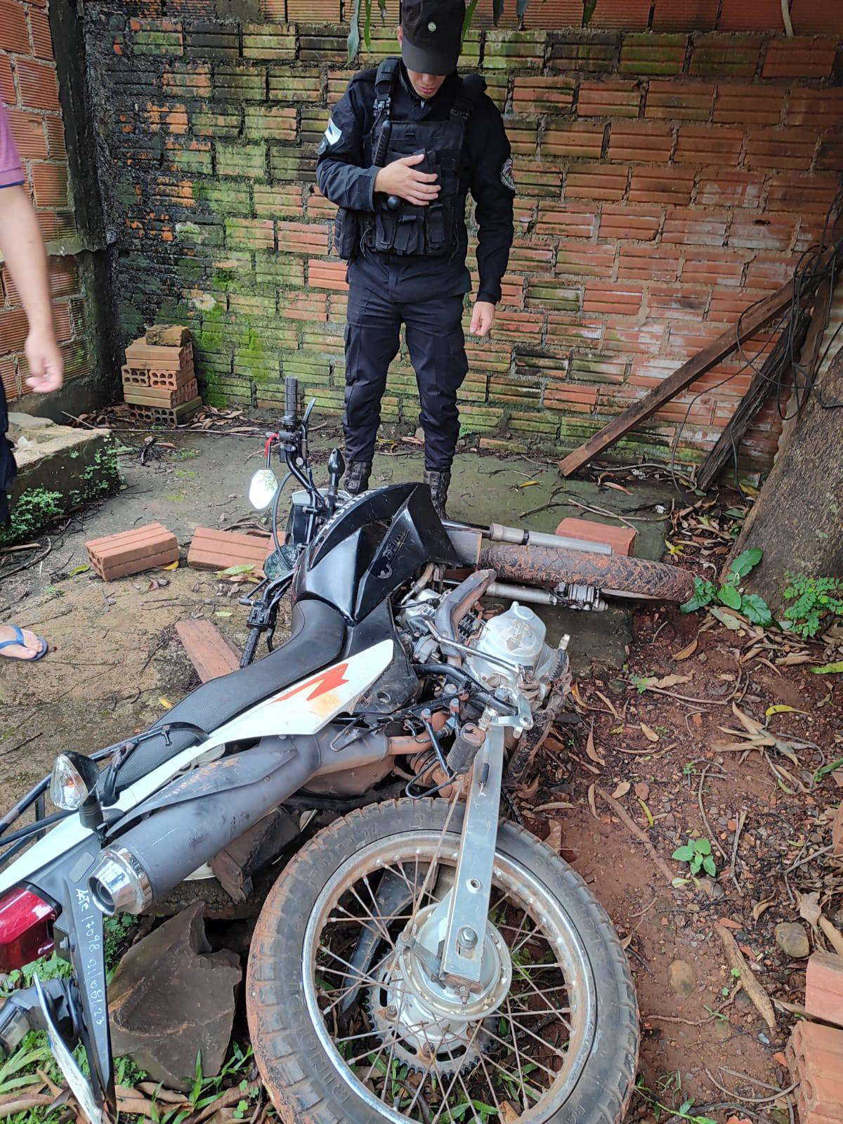 Iguazú: Vecinos comprometidos identificaron motocicletas abandonadas y dieron aviso a la policía