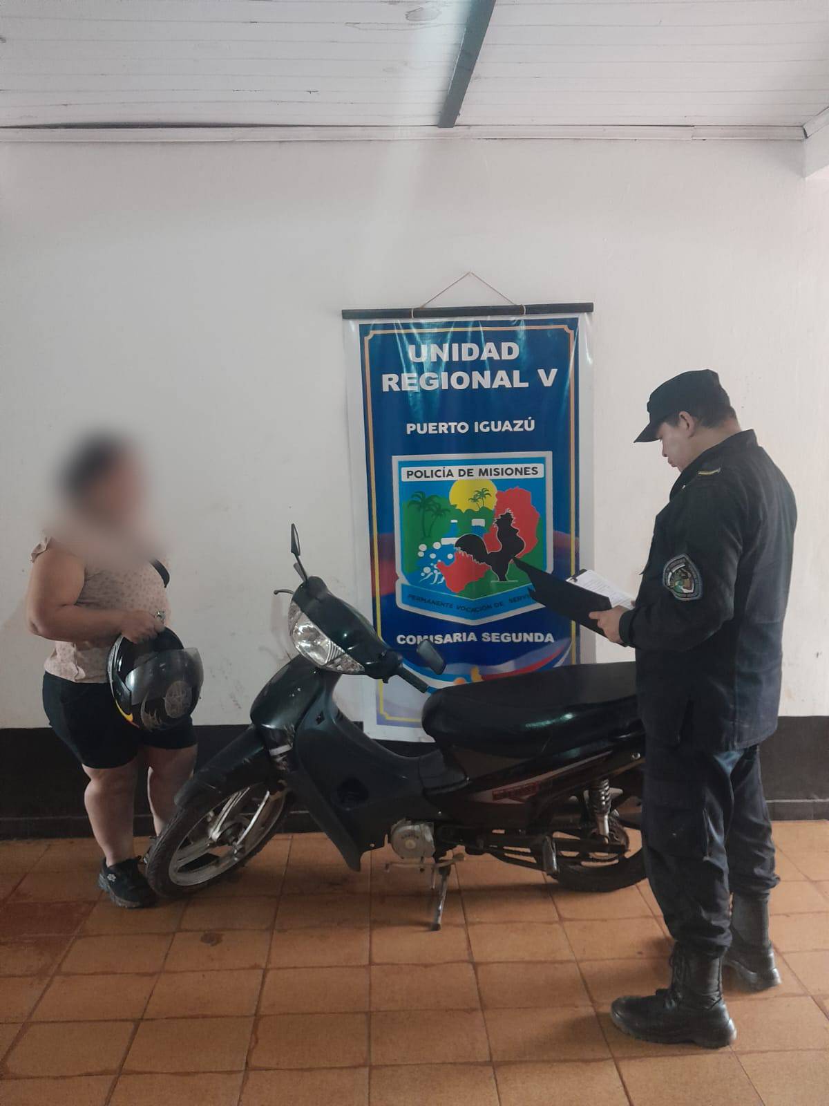 Fue a denunciar el robo de su motocicleta pero la policía ya la había recuperado