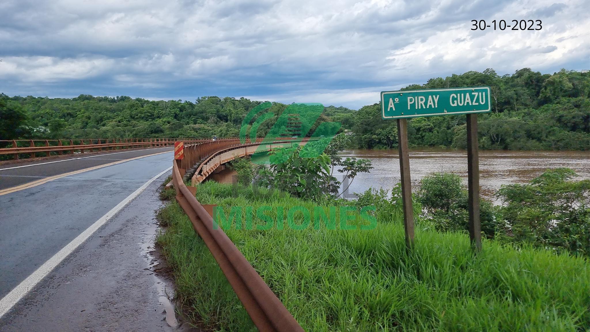 Vialidad Nacional interrumpió el tránsito sobre el puente «Banana»