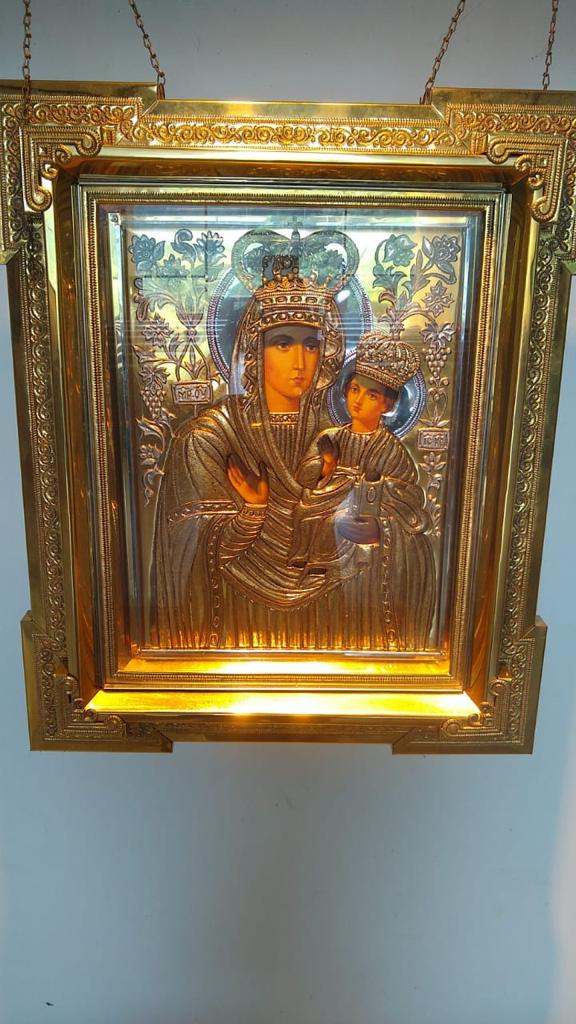 Robaron un cuadro bizantino donado por el Vaticano de la capilla de Santa Ana