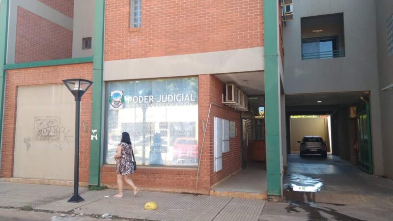 Filmaron a un bebe fumando narguile y la justicia intervino de oficio