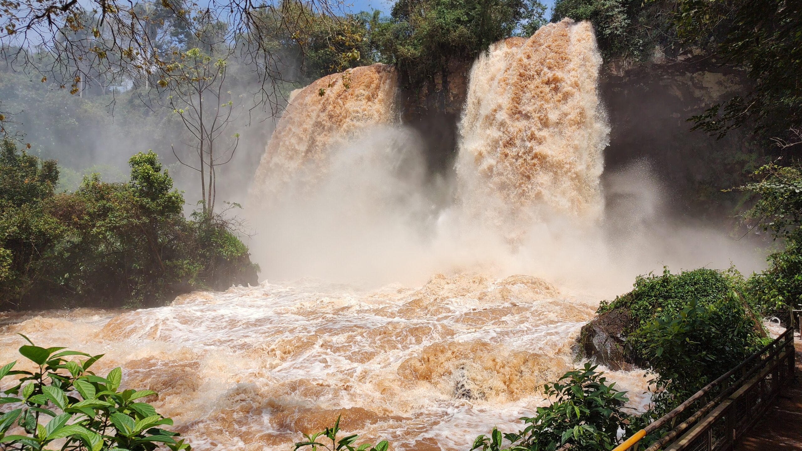 Por la crecida, Cataratas continuará cerrado hasta el 1 de noviembre inclusive