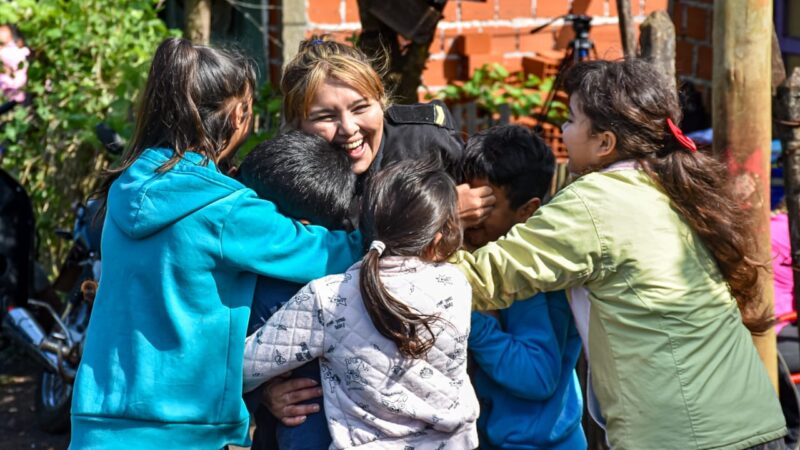 Historia de fortaleza y amor: una madre y sus cientos de hijos del corazón