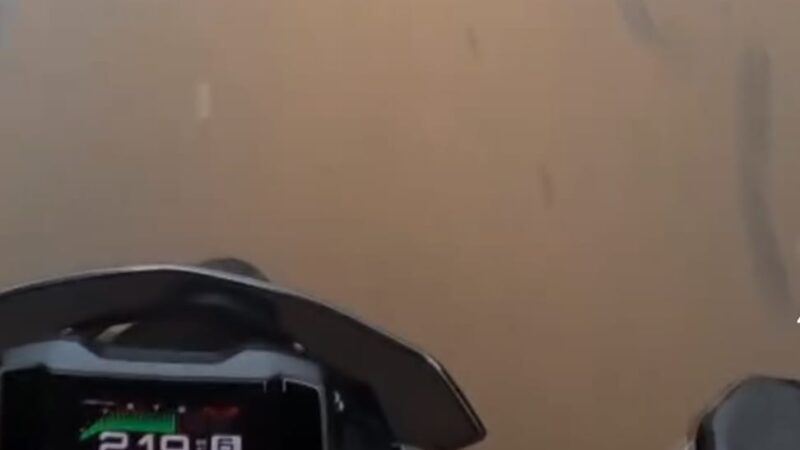 La Agencia Nacional de Seguridad Vial suspendió la licencia al conductor de la motocicleta que se filmó transitando a mas de 215km/h