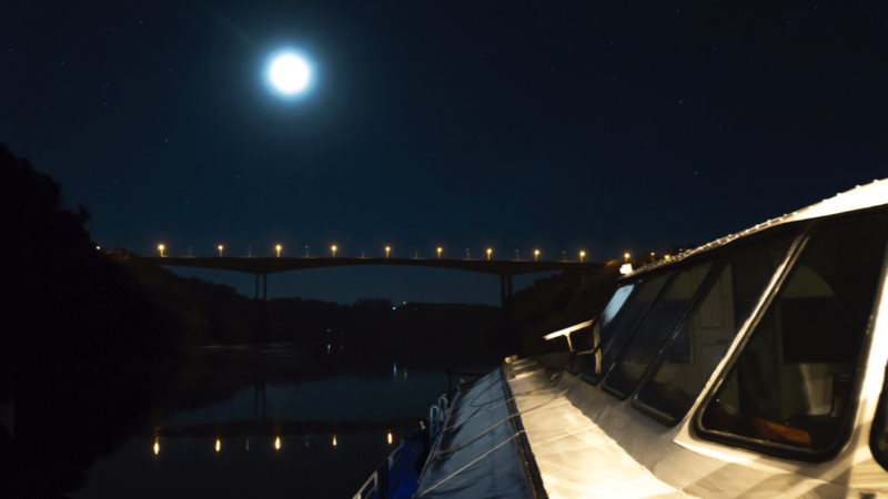 Navegar a la luz de la luna, un placer al alcance de todos