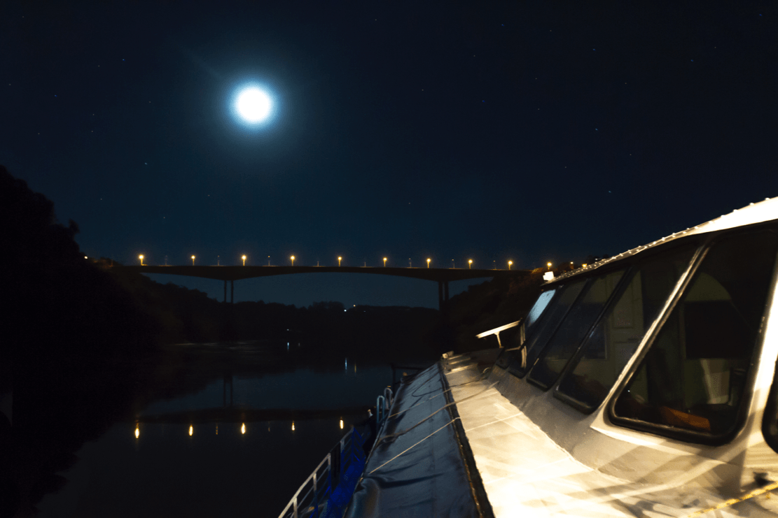 Navegar a la luz de la luna, un placer al alcance de todos