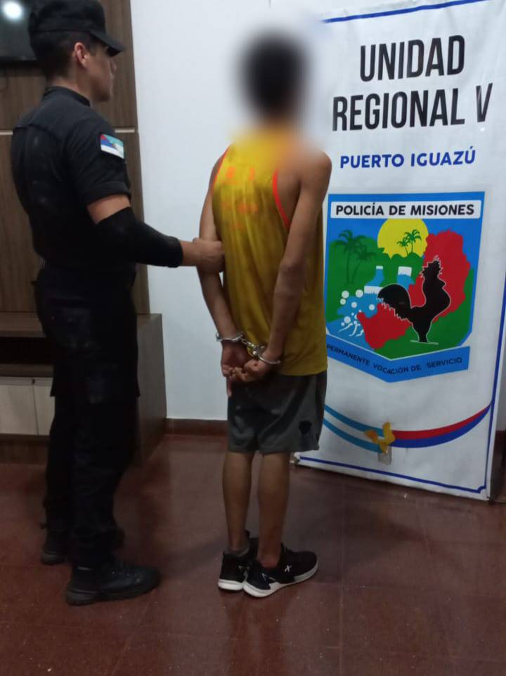 Irrumpió en una zapatería, se llevó varios pares y fue detenido minutos después