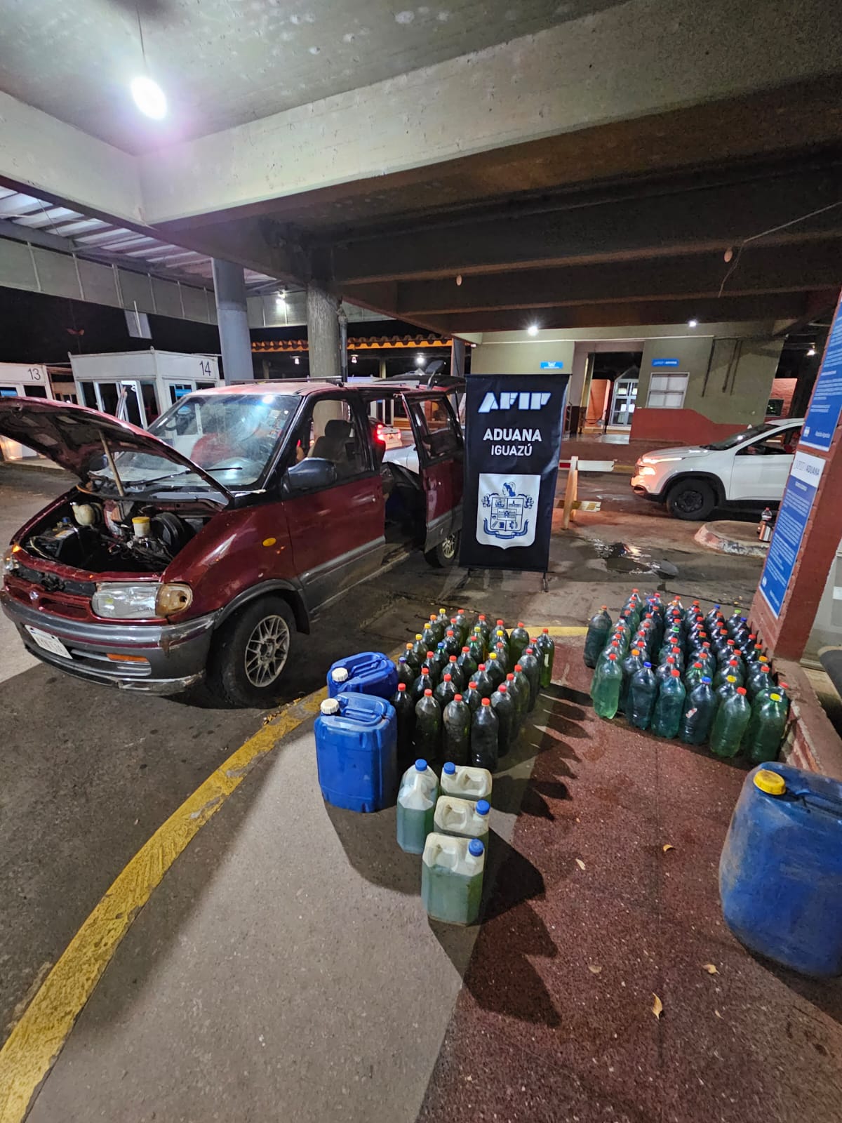 Coche bomba: Una camioneta paraguaya intento salir del país con más de 300 litros de combustible