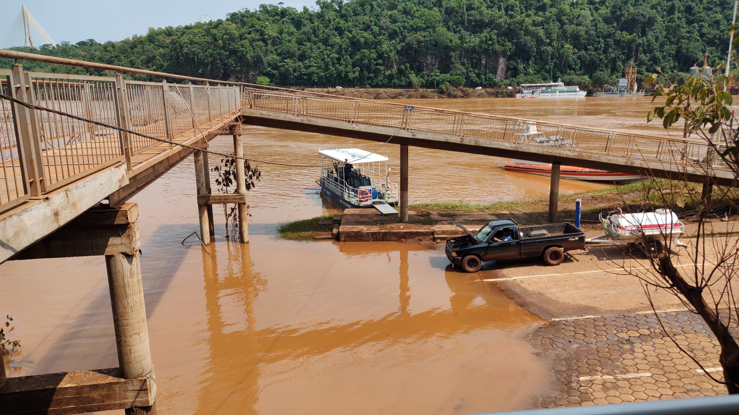 Iguazú: Habilitaron el servicio turístico de embarcaciones en el puerto